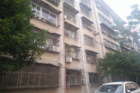 城中王府馨园三楼73平两室毛坯带储藏室56.5万可按揭